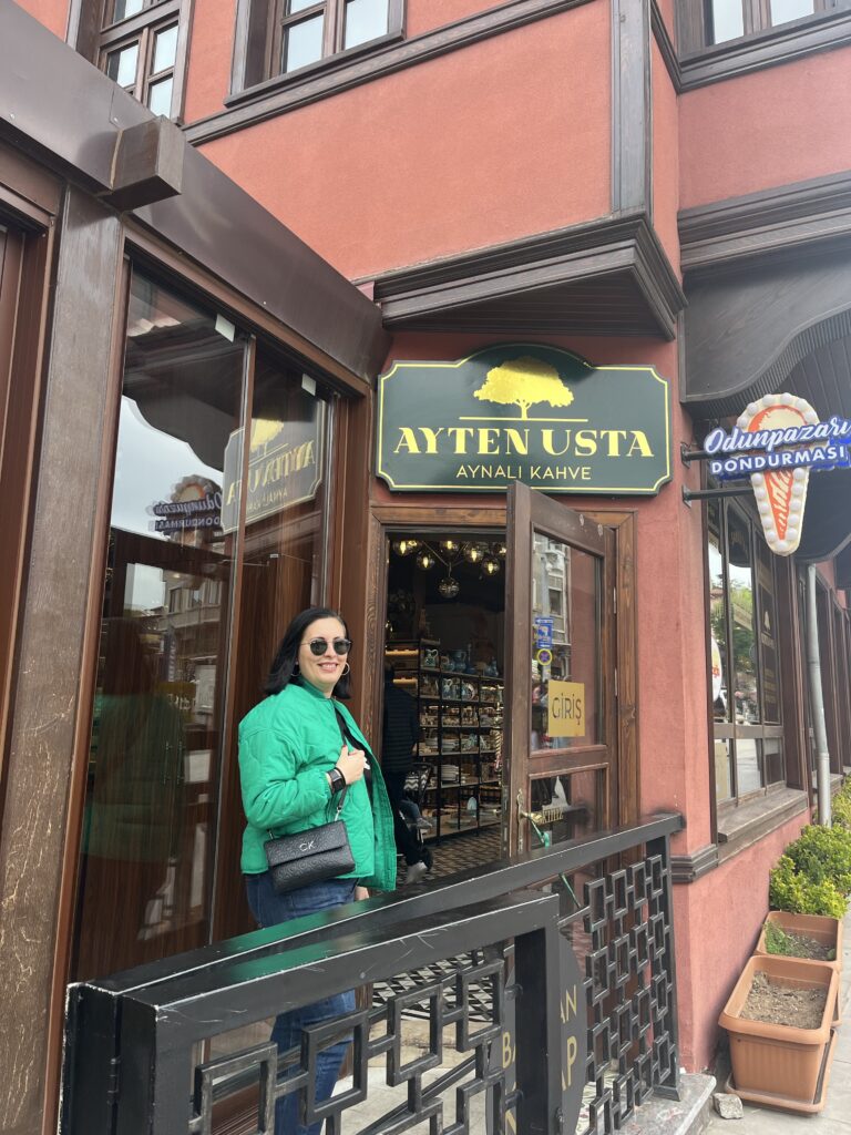 Ayten Usta Aynalı Kahve